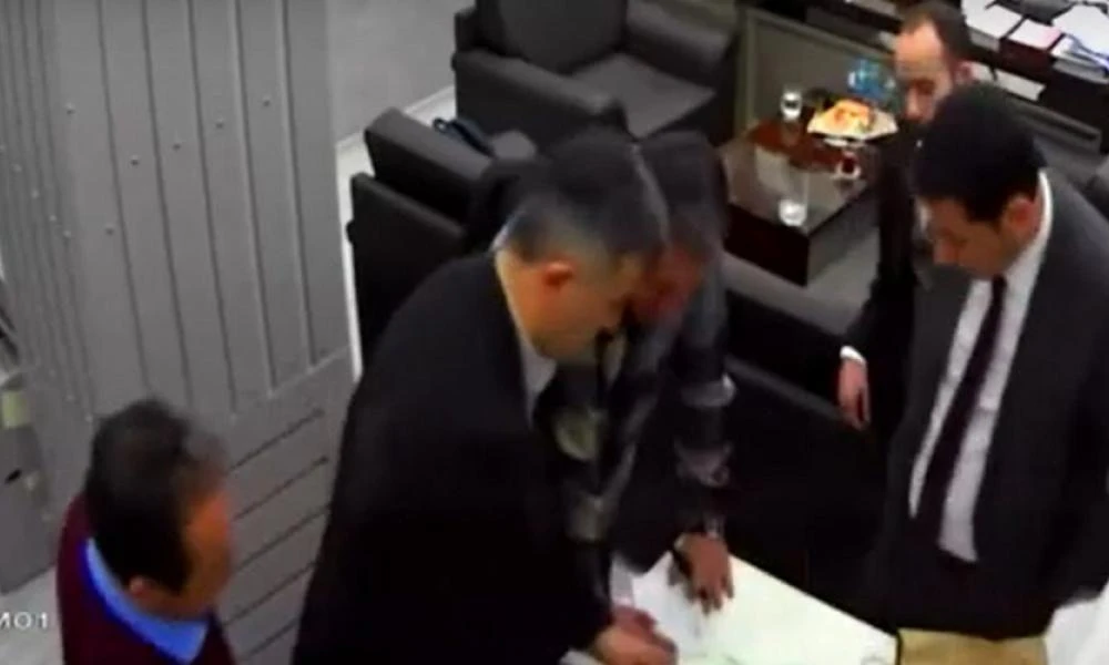 Σάλος στην Τουρκία: Έρευνα για βίντεο που δείχνει στελέχη της αξιωματικής αντιπολίτευσης με μετρητά